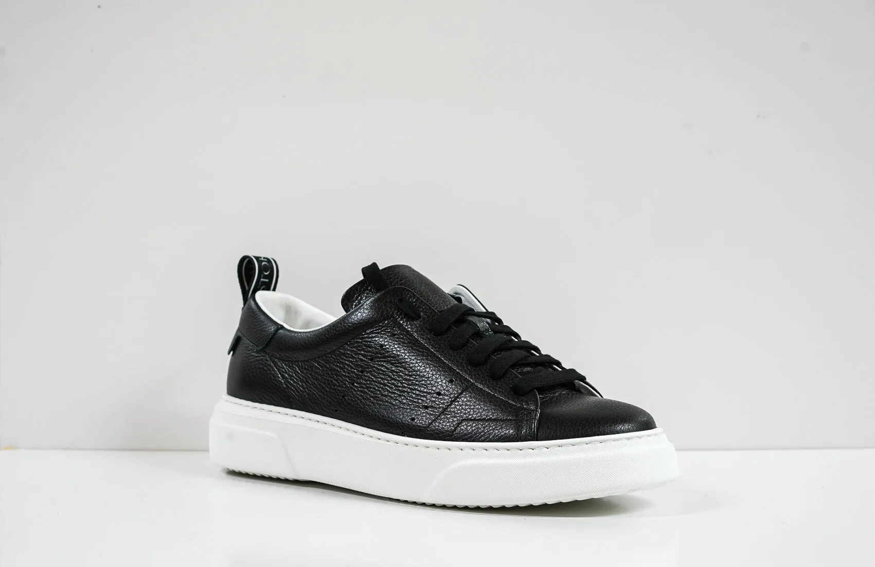 Stokton Men's Black Leather Sneaker Bubka. Size 41